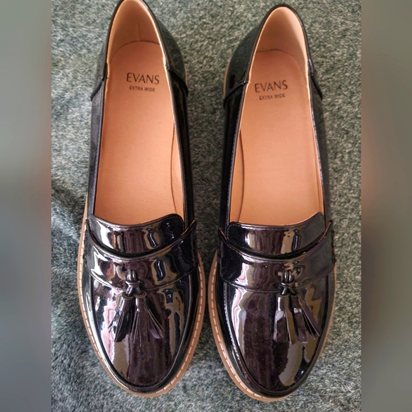 Evans Shoes - Black patent faux leather loafer size 10W ladies